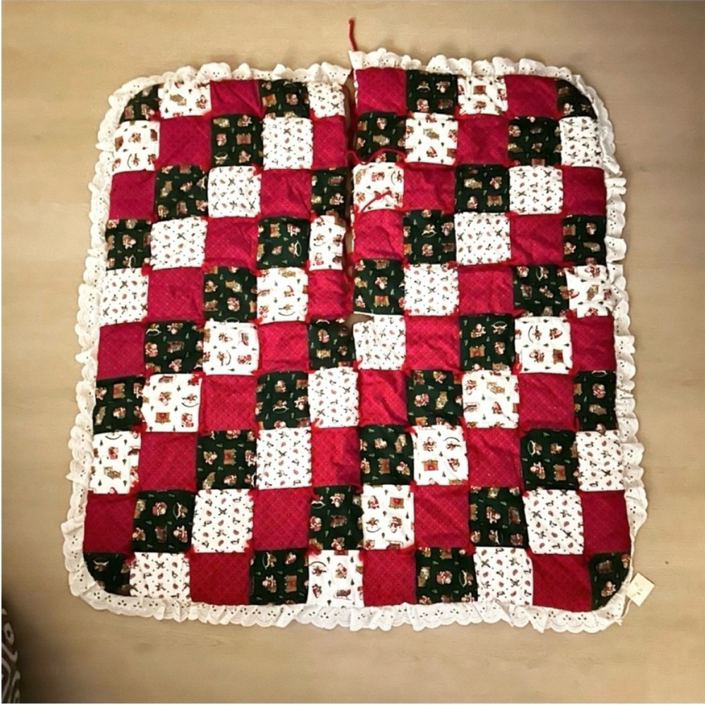 Vintage Holiday Patchwork Quilted Square Lace Trim Tree Skirt